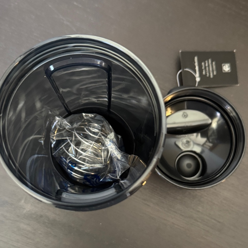 BlenderBottle Pro28 Black Water Bottle - Picture 4 of 4